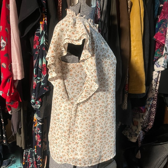 Floral Ruffle Sleeve Top - Picture 3 of 3